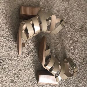 American eagle brand New Color: nude brown 6 Reg